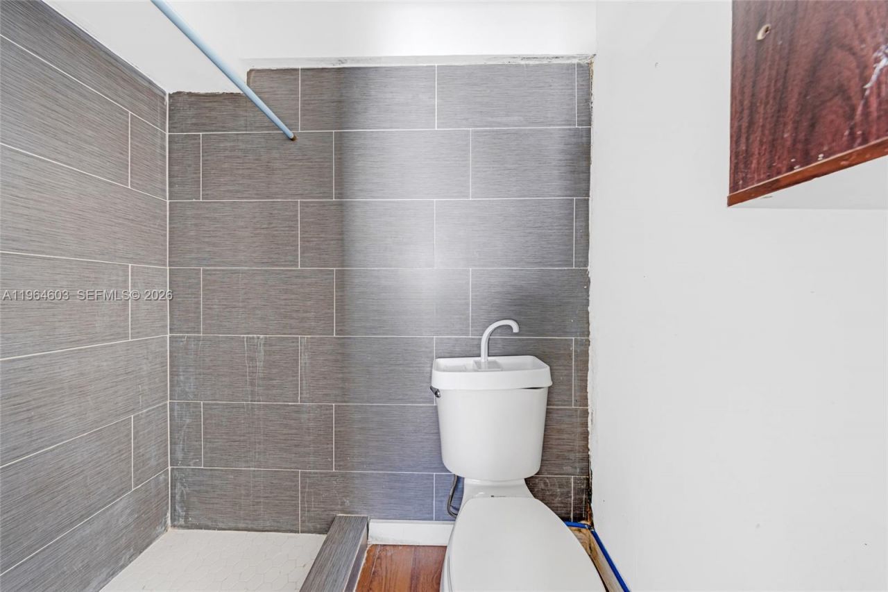 1342 NW 1st St, Miami, FL 33125 Photo