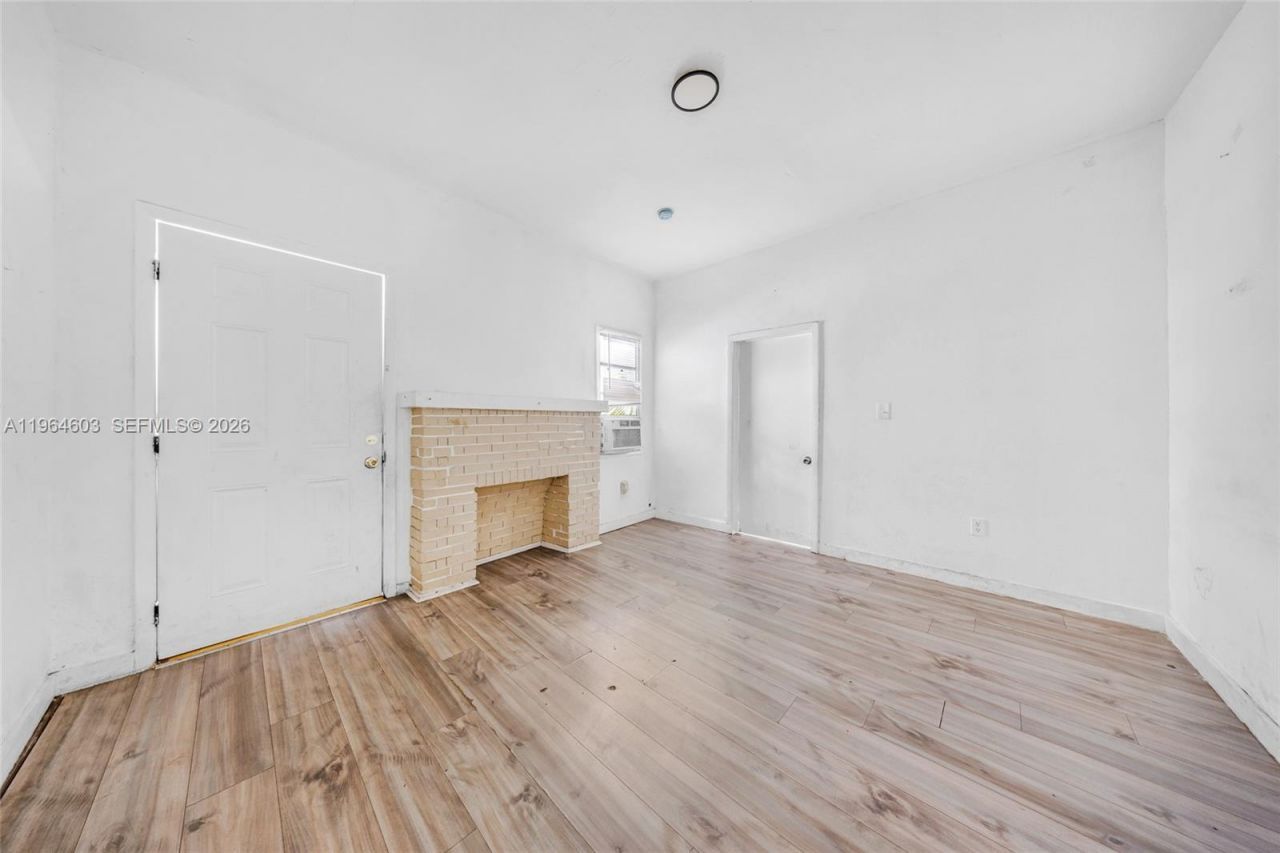 1342 NW 1st St, Miami, FL 33125 Photo