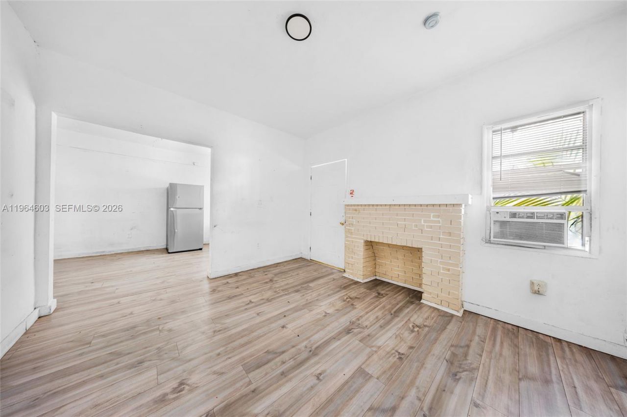 1342 NW 1st St, Miami, FL 33125 Photo