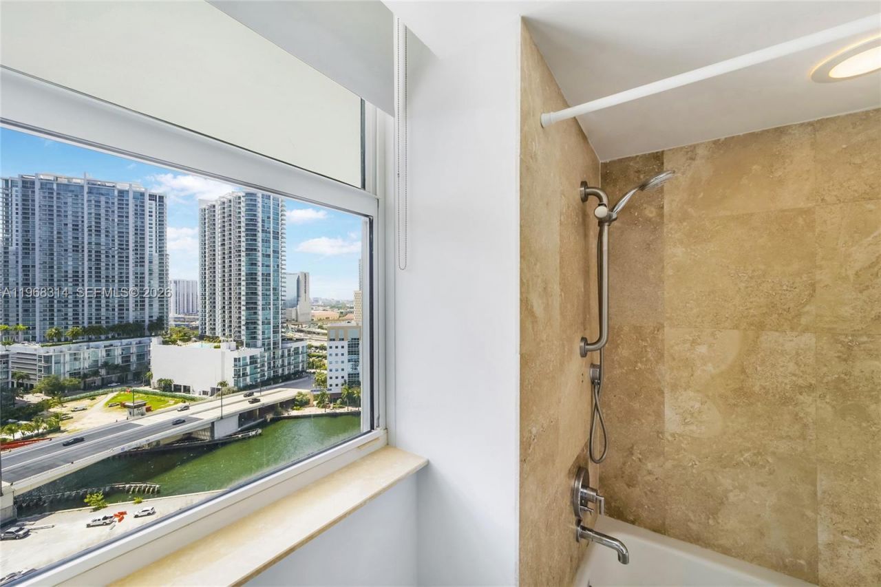 41 SE 5th St, Unit 1116, Miami, FL 33131 Photo