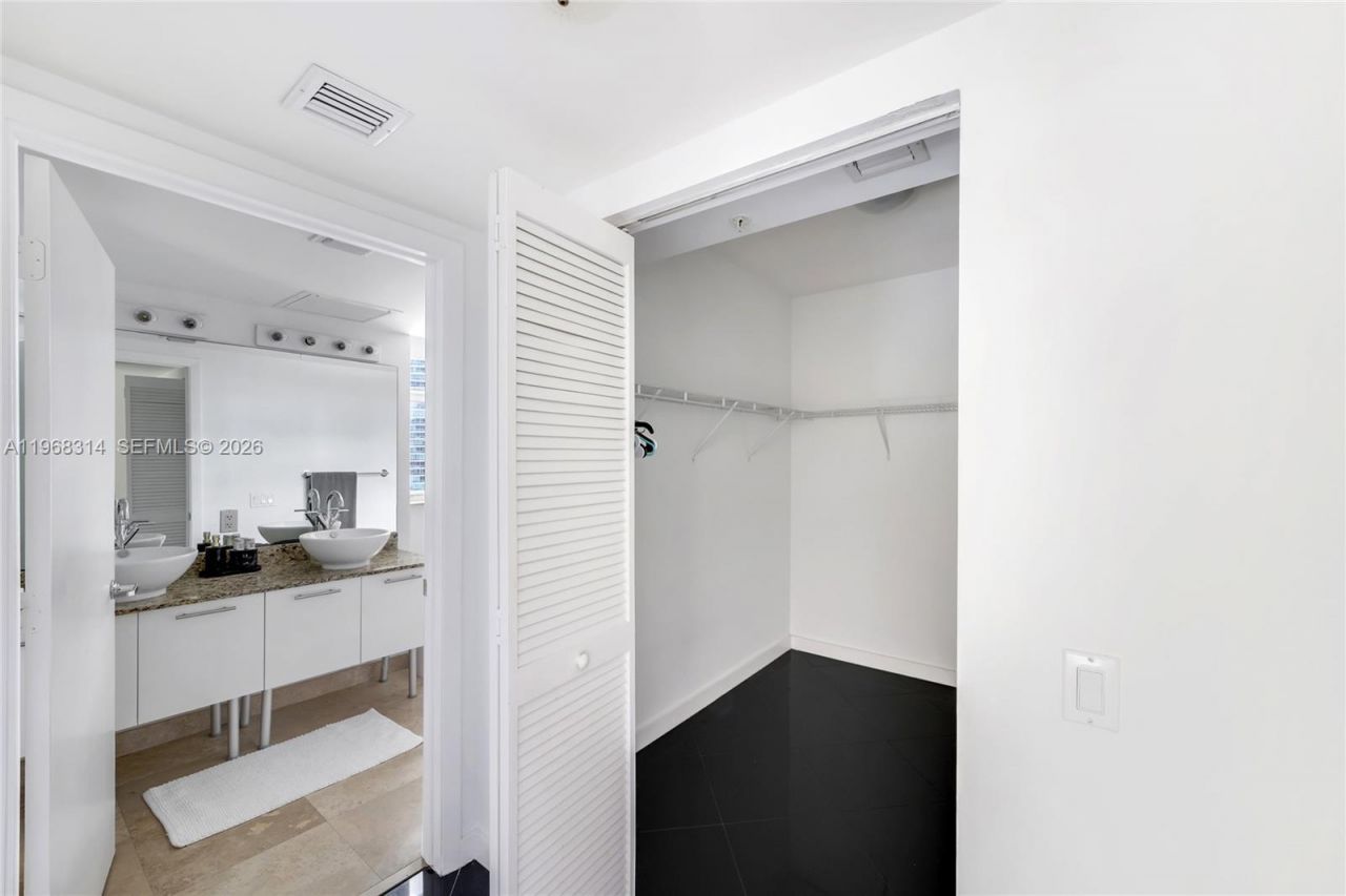 41 SE 5th St, Unit 1116, Miami, FL 33131 Photo