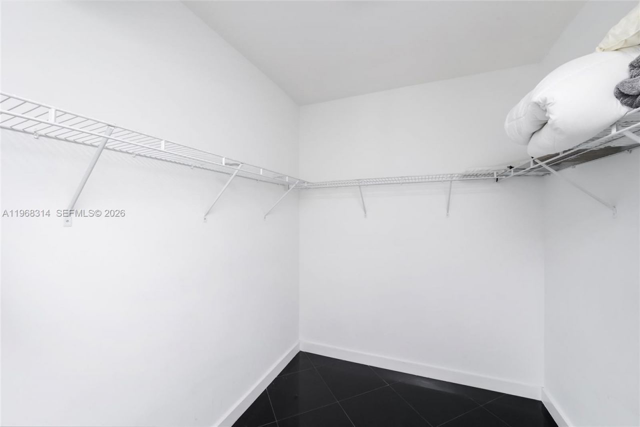 41 SE 5th St, Unit 1116, Miami, FL 33131 Photo