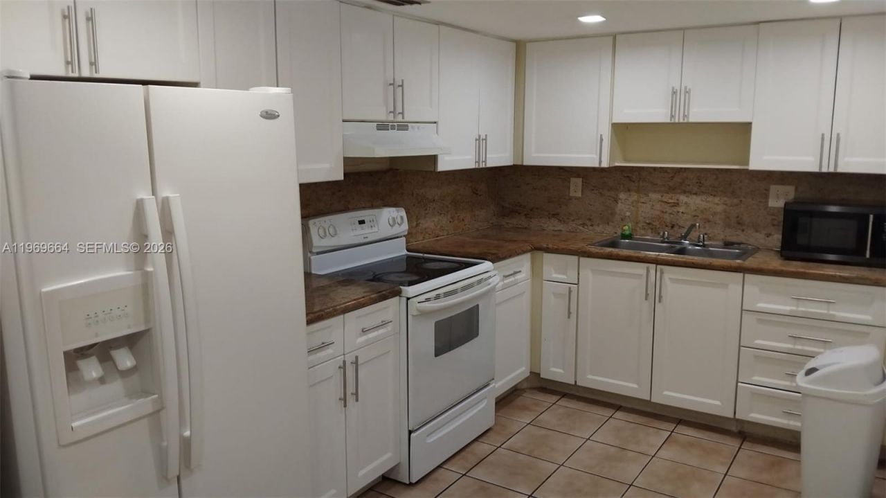 10090 NW 80 Ct, Unit 1321, Hialeah Gardens, FL 33016 Photo