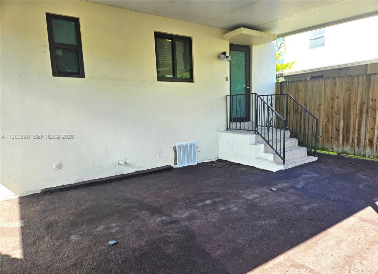 323 SW 31st Ct, Unit 1, Miami, FL 33135 Photo