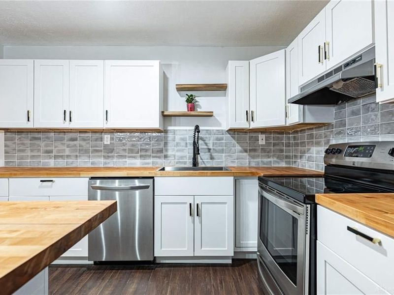 437 Kirkwood Drive, Fairborn, OH 45324 Photo 10