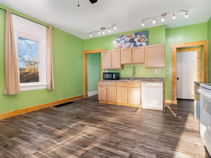 412 Walnut Street, Elmwood Place, OH 45216 Photo 7