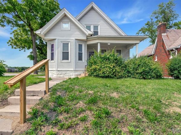 912 College Avenue, Alton, IL 62002