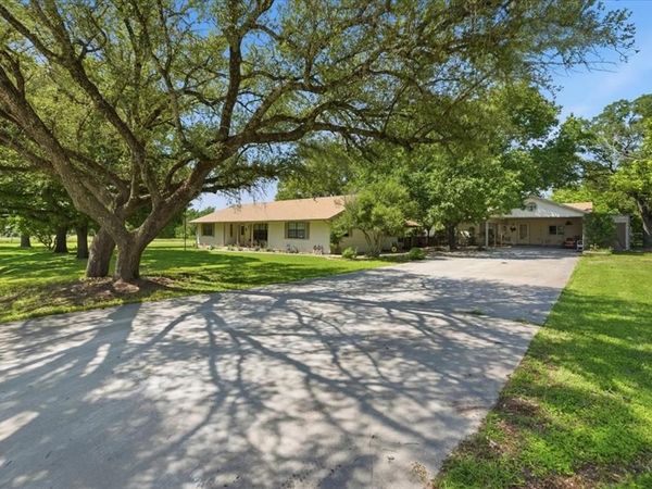107 Quail Lake Drive W, Whitney, TX 76692
