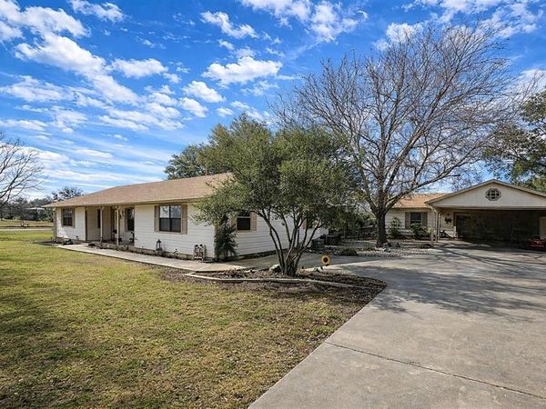 107 Quail Lake Drive W, Whitney, TX 76692