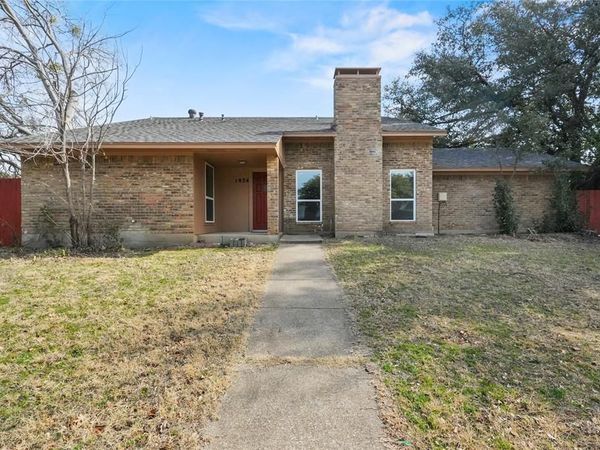 1934 Creek Wood Court , Irving, TX 75060