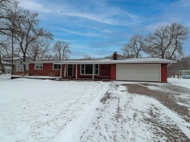 5401 Gunderson Avenue NW, Maple Lake, MN 55358