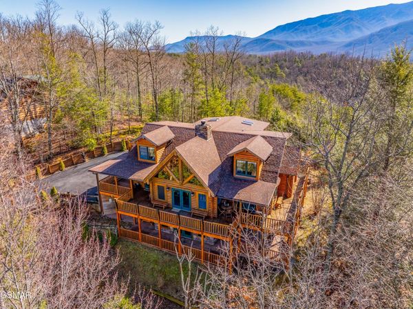556 Thissa Way, Gatlinburg, TN 37738