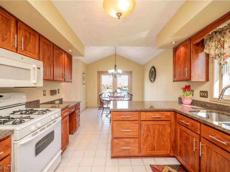 6581 COUNTRY RIDGE Drive, Austintown, OH 44515 Photo 18