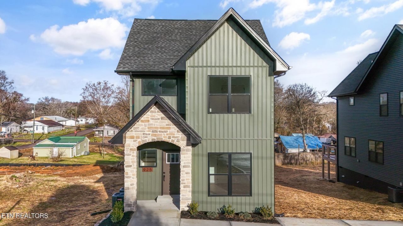 925 E Drive E, Knoxville, TN 37996 Main Photo