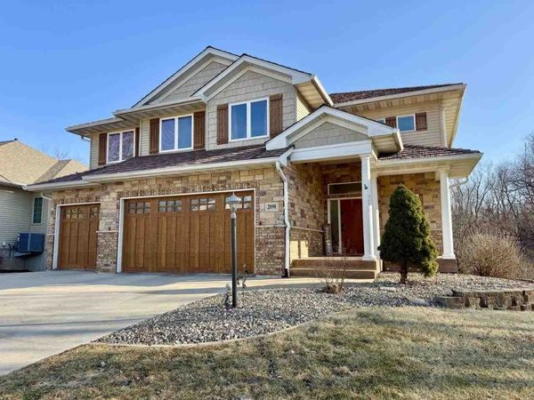 2098 Dempster Dr, Coralville, IA 52241
