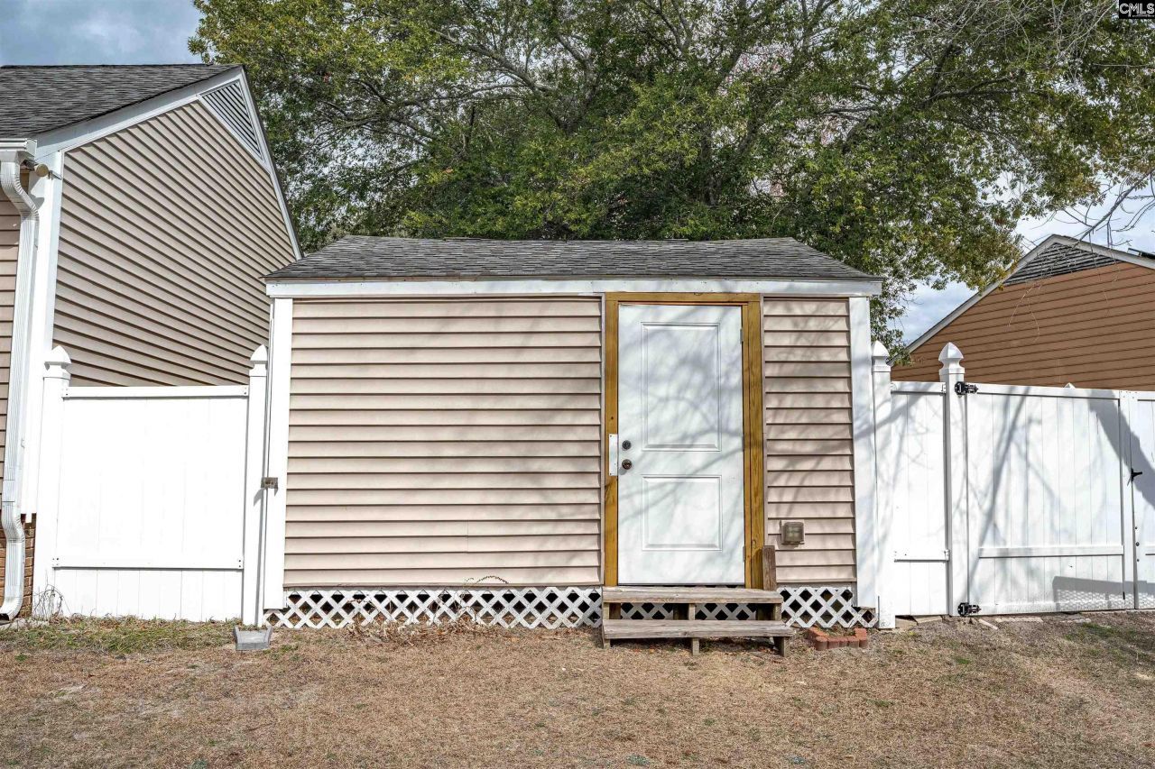 945 Brookfield Drive  Photo 16