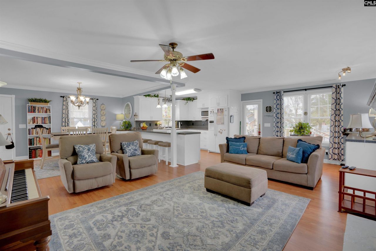 945 Brookfield Drive  Photo 5