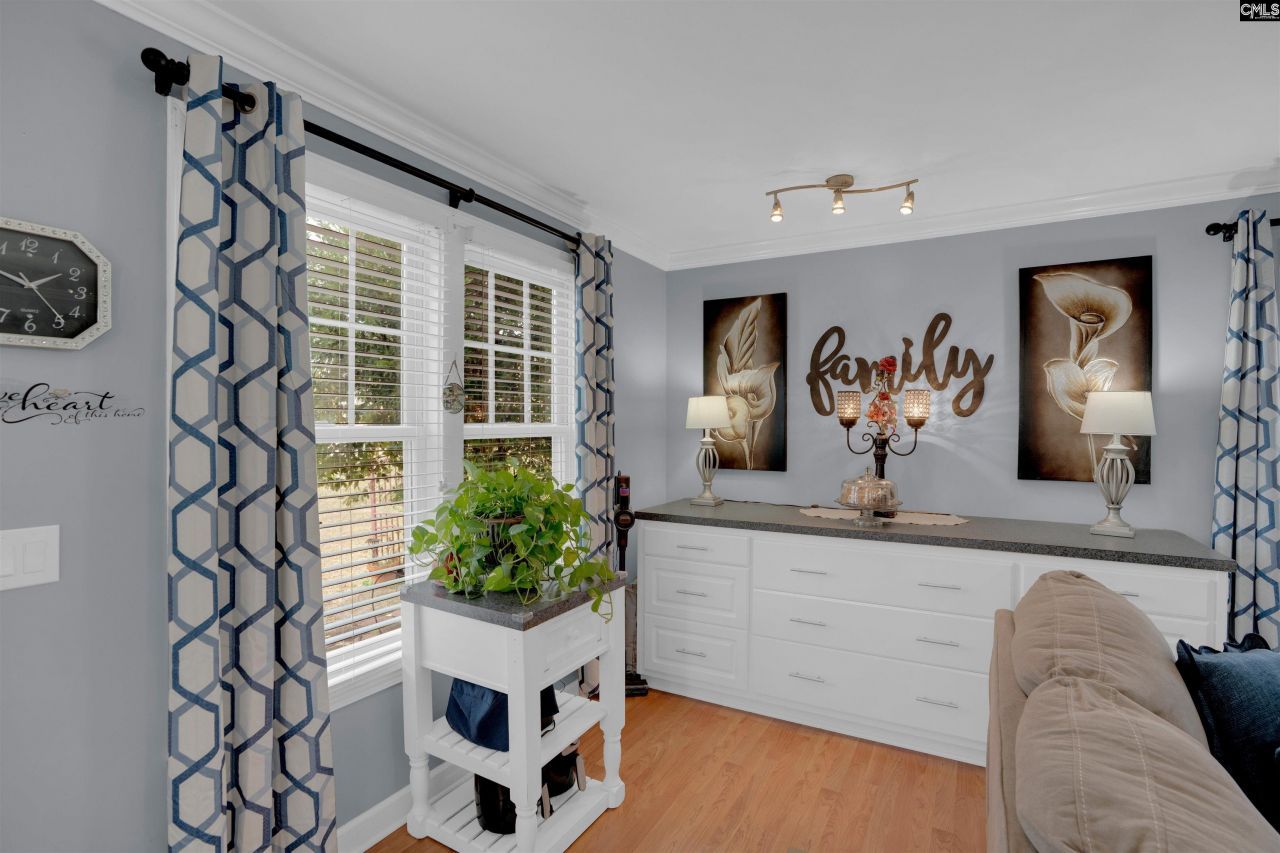 945 Brookfield Drive  Photo 6