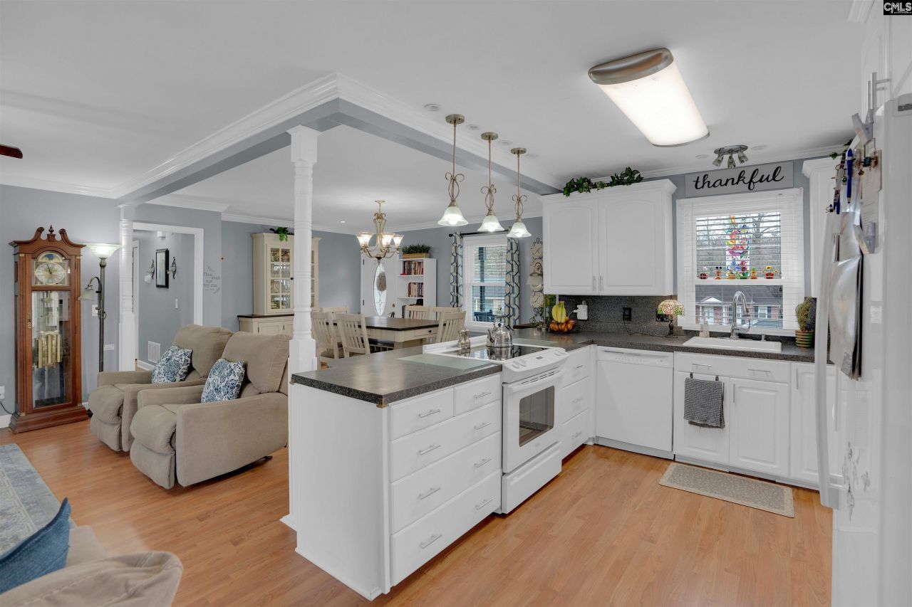 945 Brookfield Drive  Photo 7