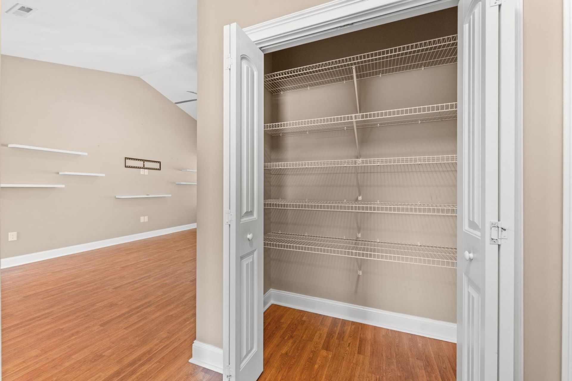 337 Basswood Ct. Photo 32