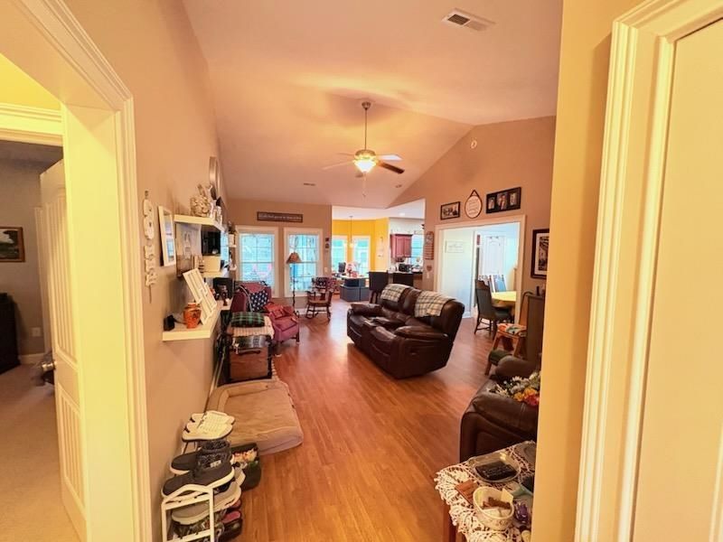 337 Basswood Ct. Photo 5