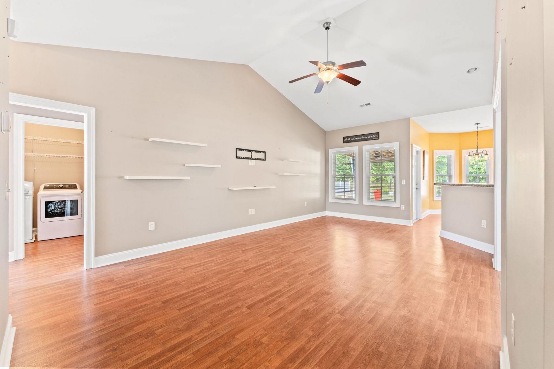 337 Basswood Ct. Photo 5