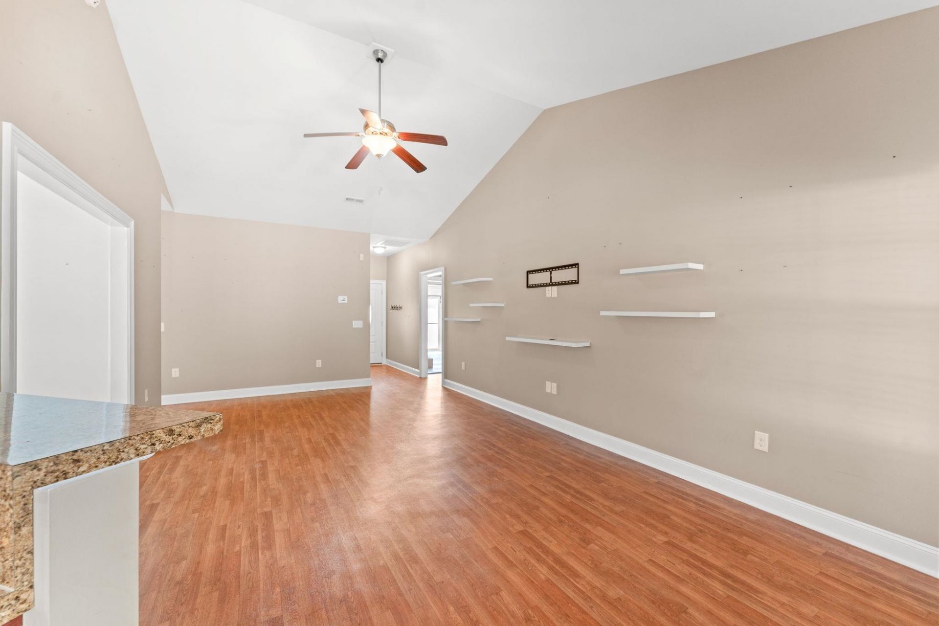 337 Basswood Ct. Photo 8