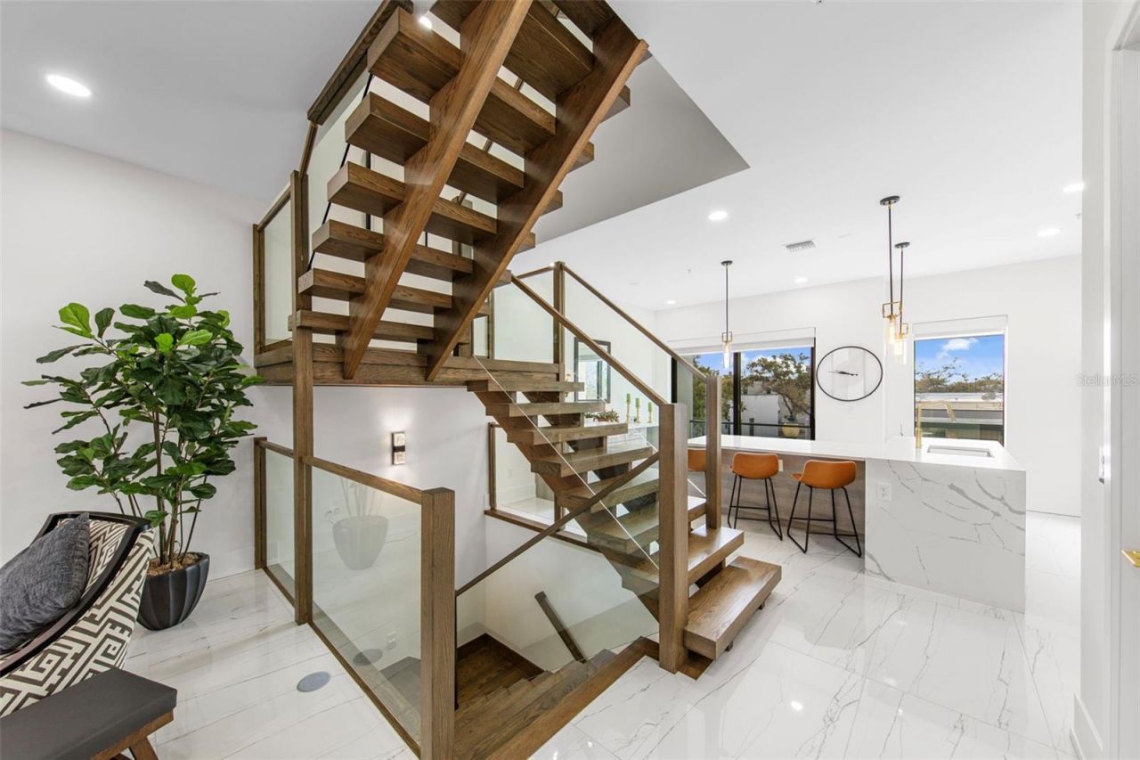 2187 Main Street, Sarasota, FL 34237 Photo