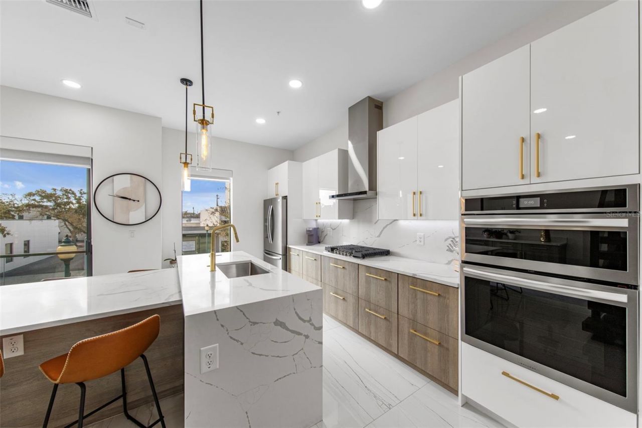 2187 Main Street, Sarasota, FL 34237 Photo