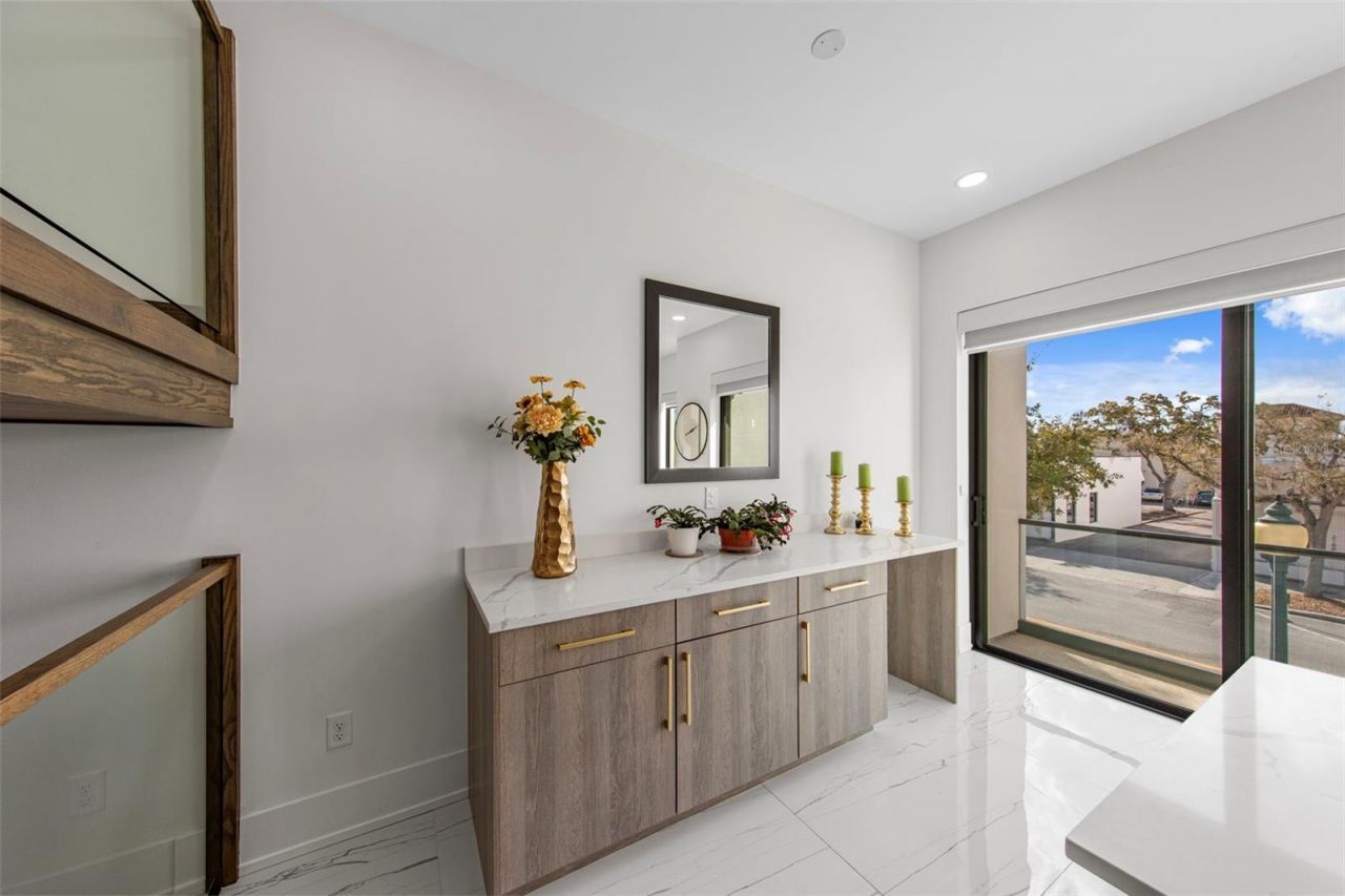 2187 Main Street, Sarasota, FL 34237 Photo