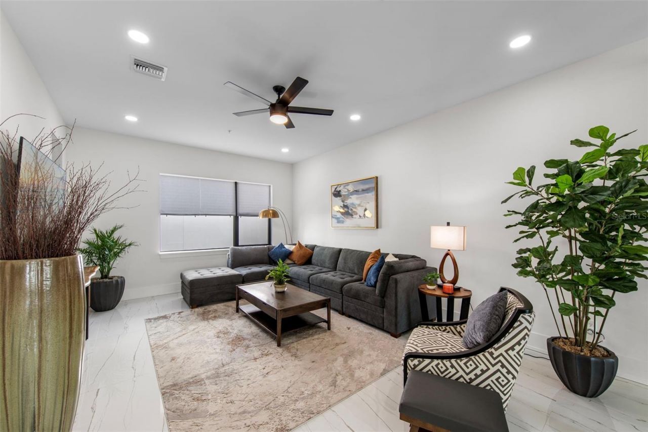 2187 Main Street, Sarasota, FL 34237 Photo