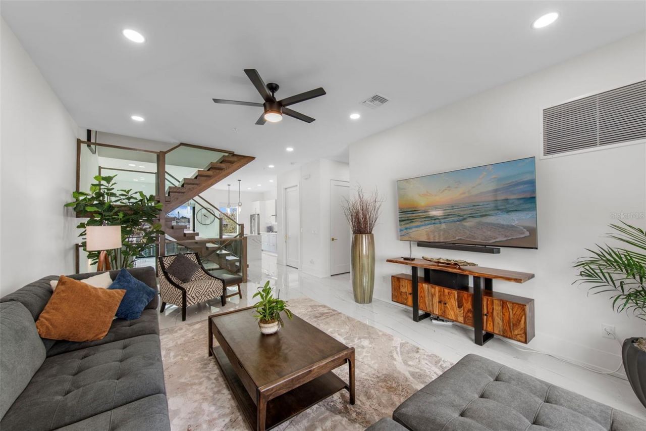 2187 Main Street, Sarasota, FL 34237 Photo