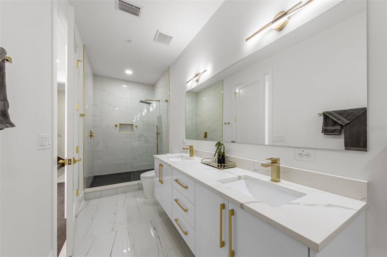 2187 Main Street, Sarasota, FL 34237 Photo