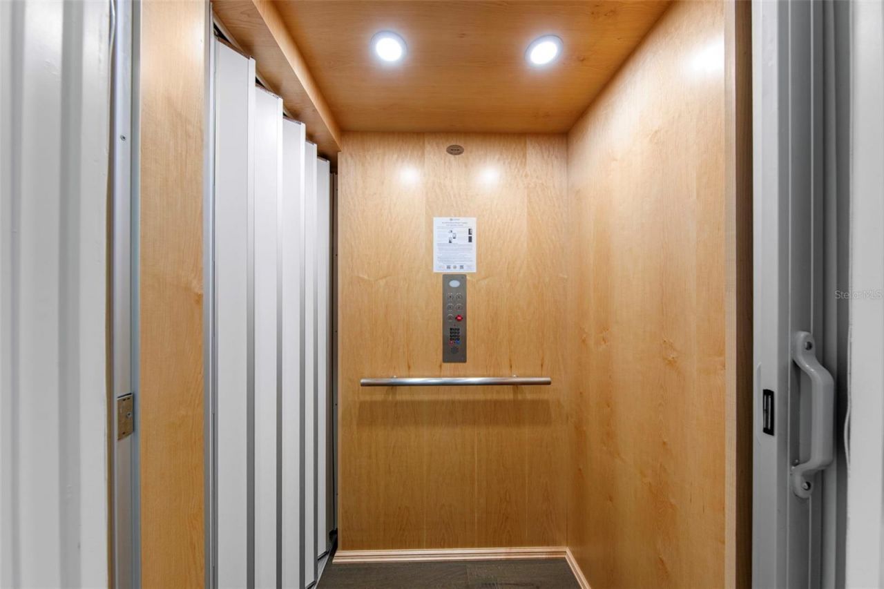 2187 Main Street, Sarasota, FL 34237 Photo