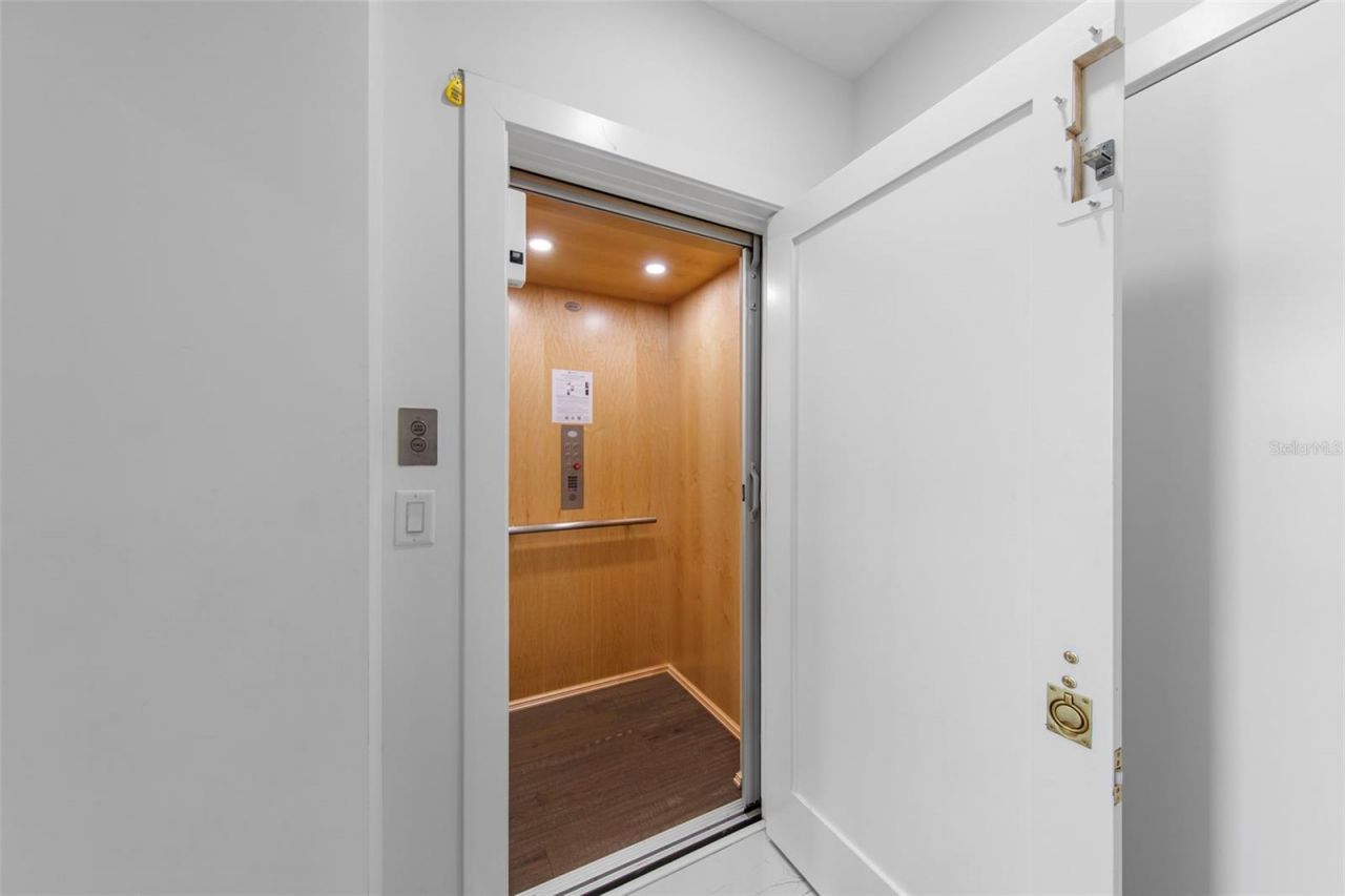 2187 Main Street, Sarasota, FL 34237 Photo