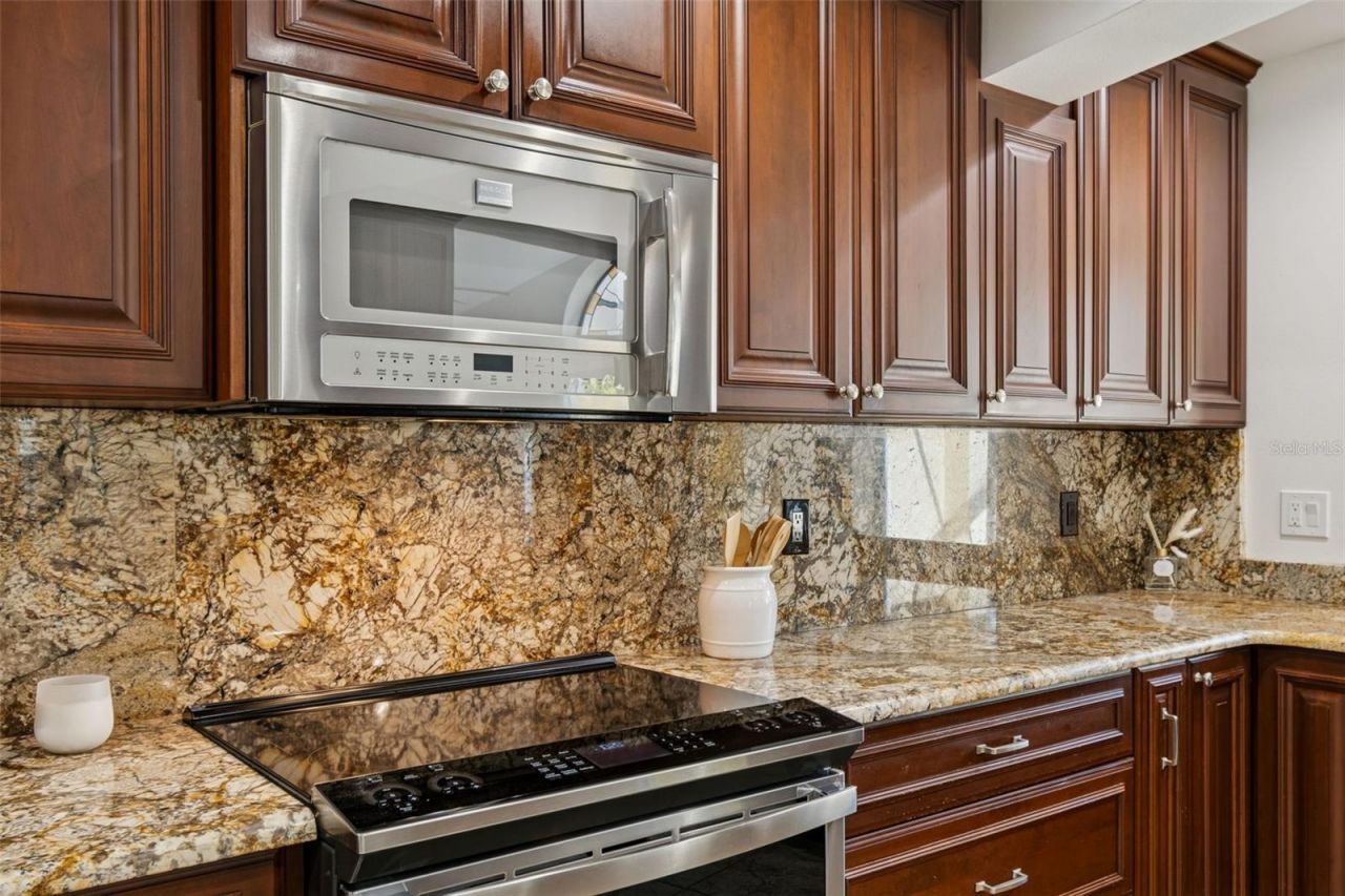 2194 Pinnacle Circle N, Palm Harbor, FL 34684 Photo