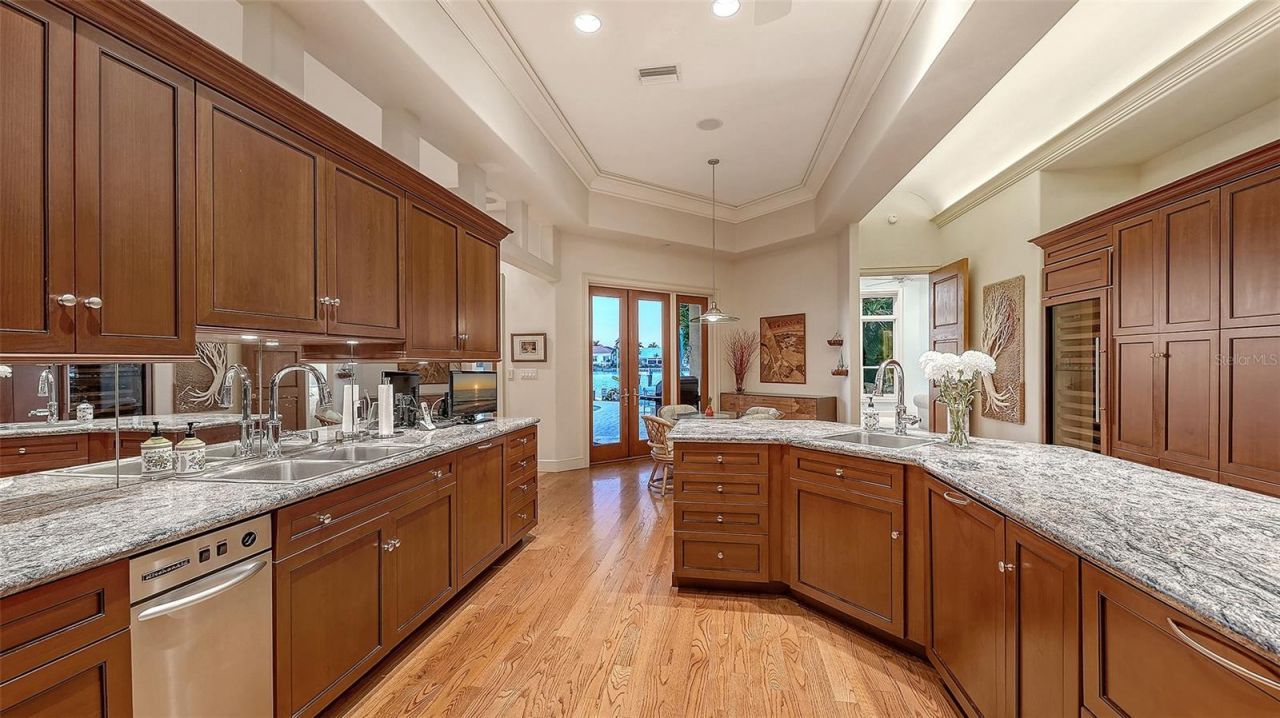 316 W Royal Flamingo Drive, Sarasota, FL 34236 Photo