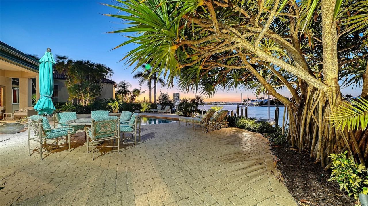 316 W Royal Flamingo Drive, Sarasota, FL 34236 Photo