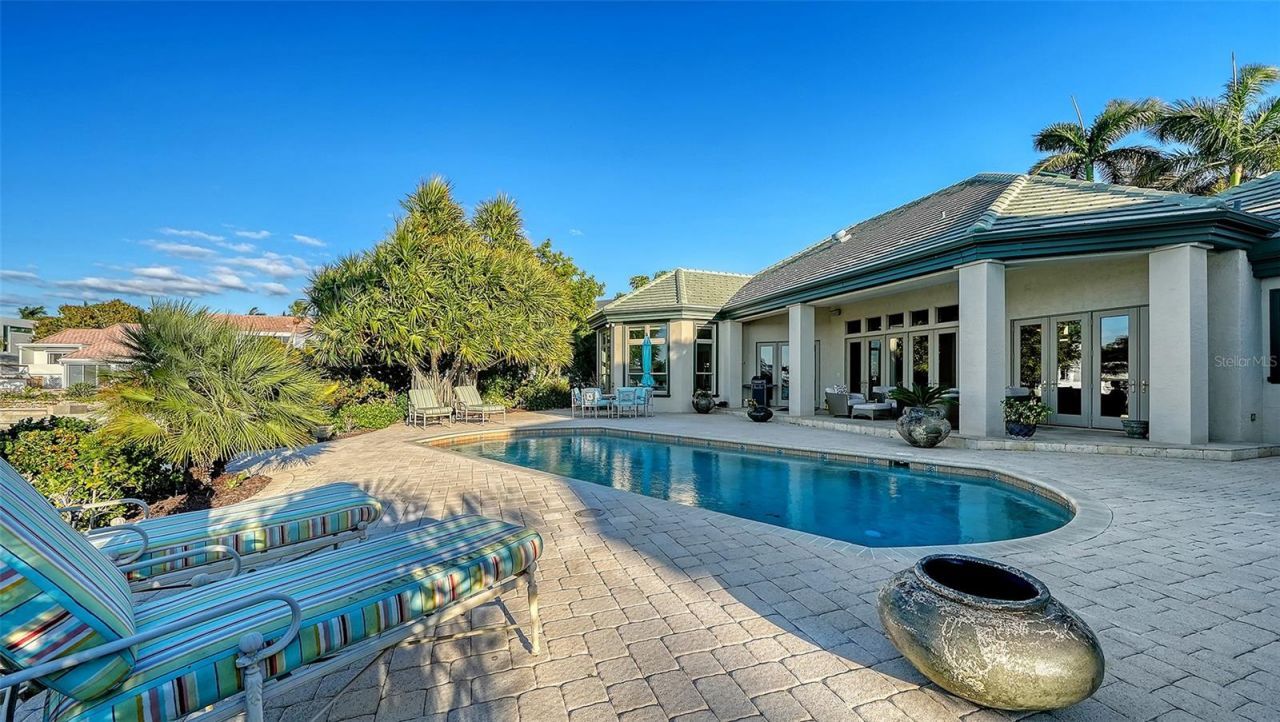 316 W Royal Flamingo Drive, Sarasota, FL 34236 Photo