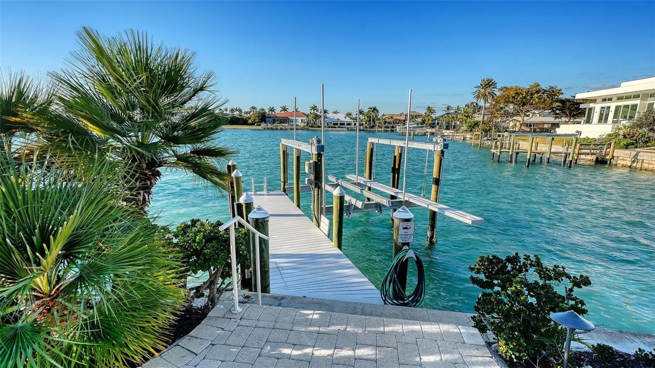 316 W Royal Flamingo Drive, Sarasota, FL 34236 Photo