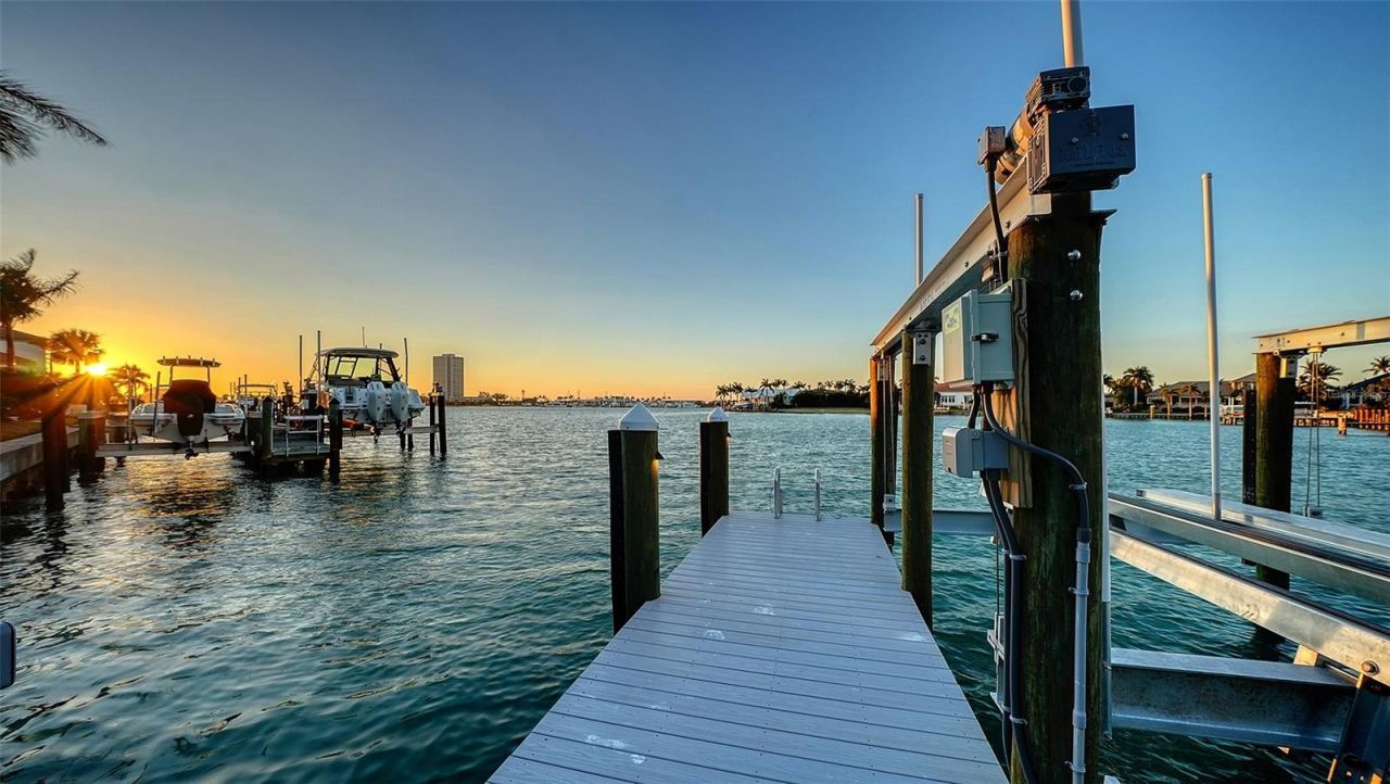 316 W Royal Flamingo Drive, Sarasota, FL 34236 Photo