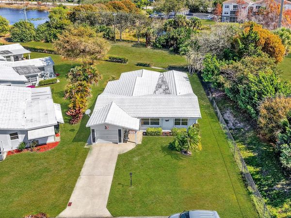 700 Canal Way, Boynton Beach, FL 33426