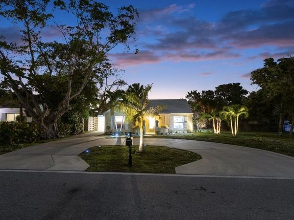 727 S Lake Drive, Lantana, FL 33462