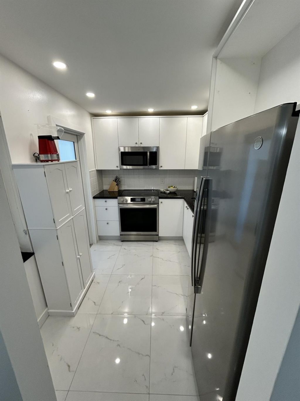 1445 Atlantic Shores Boulevard, Unit 406, Hallandale Beach, FL 33009 Photo