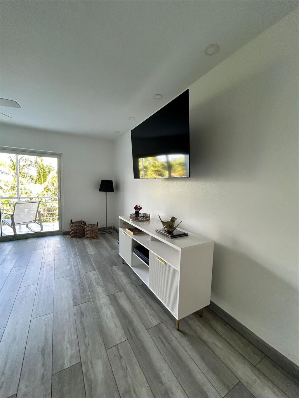 1445 Atlantic Shores Boulevard, Unit 406, Hallandale Beach, FL 33009 Photo