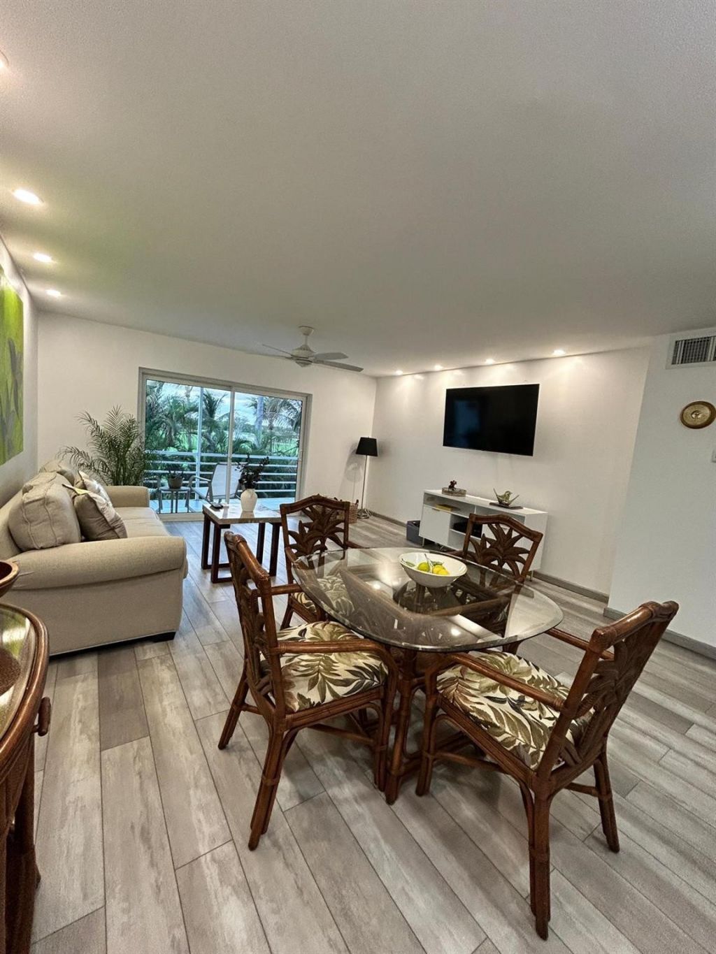 1445 Atlantic Shores Boulevard, Unit 406, Hallandale Beach, FL 33009 Photo