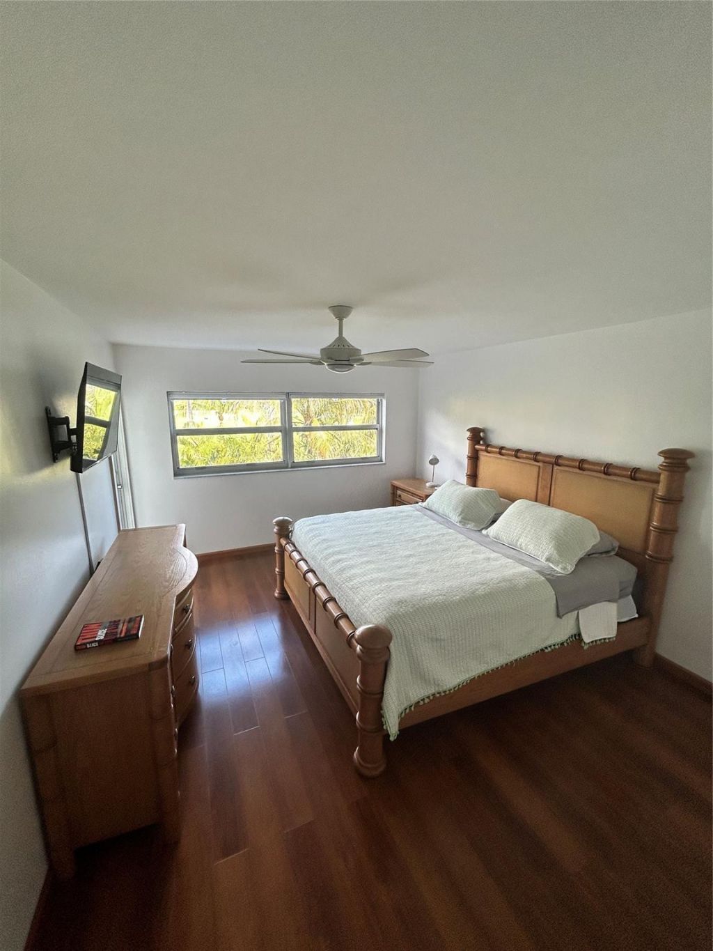 1445 Atlantic Shores Boulevard, Unit 406, Hallandale Beach, FL 33009 Photo