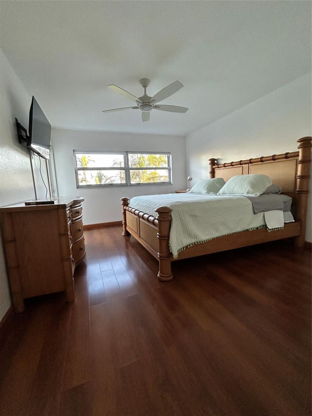 1445 Atlantic Shores Boulevard, Unit 406, Hallandale Beach, FL 33009 Photo