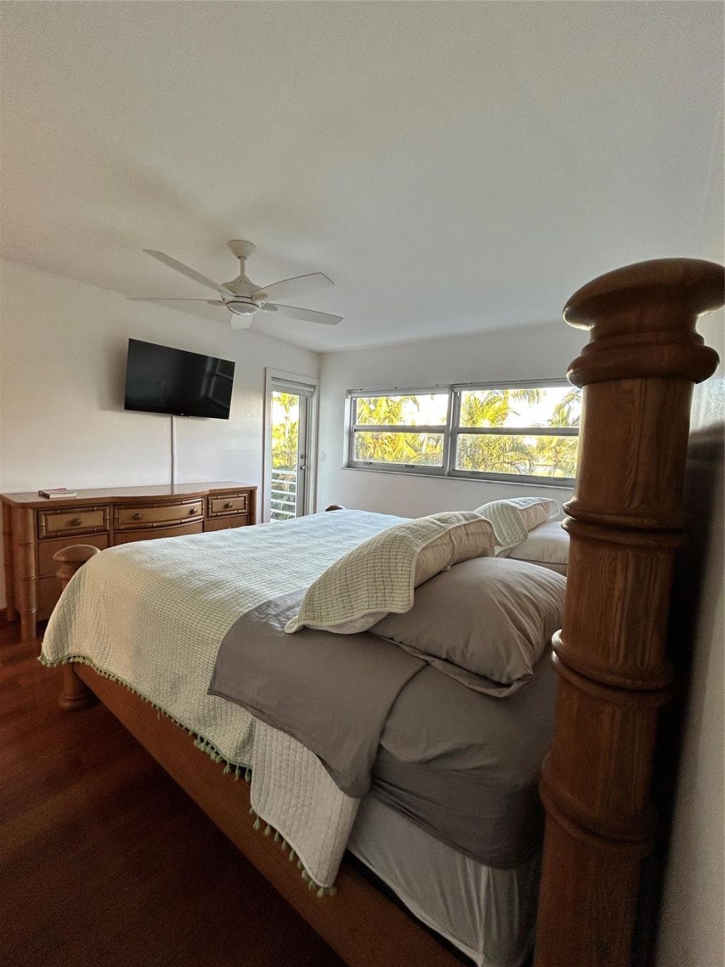 1445 Atlantic Shores Boulevard, Unit 406, Hallandale Beach, FL 33009 Photo