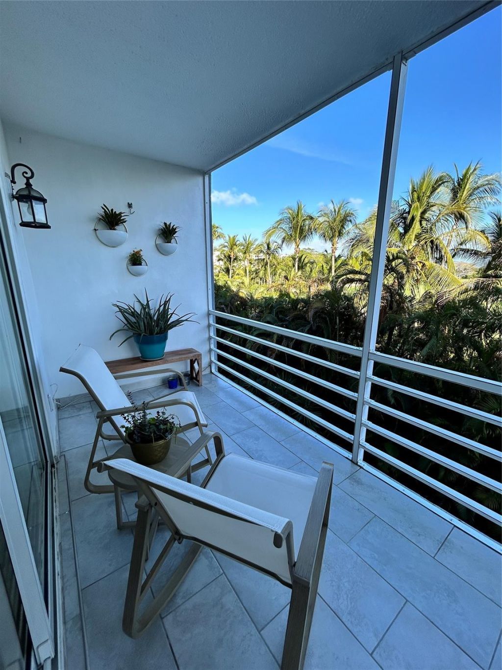 1445 Atlantic Shores Boulevard, Unit 406, Hallandale Beach, FL 33009 Photo